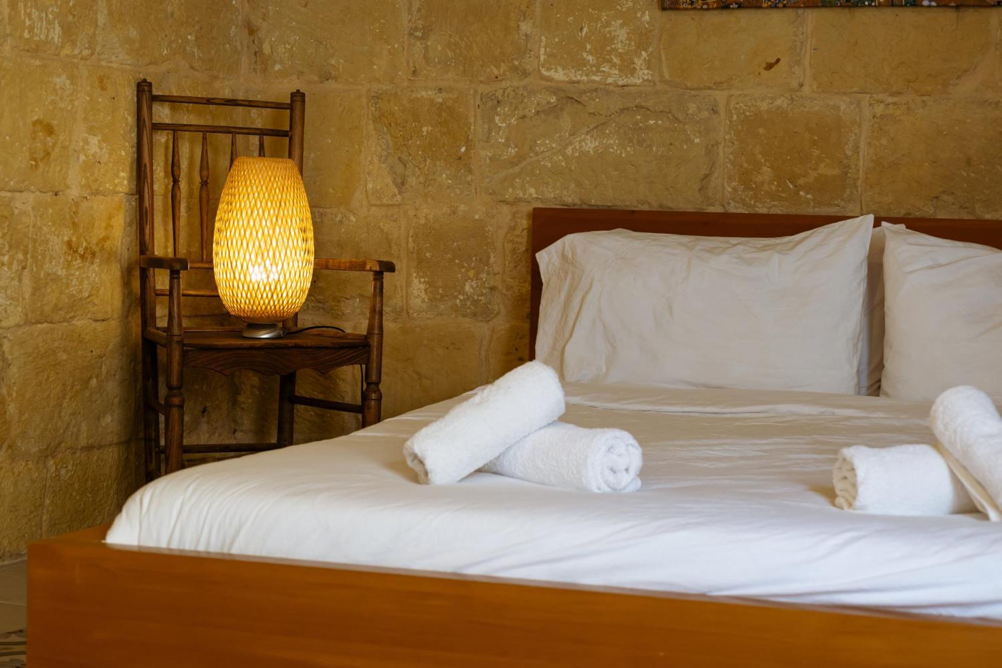 Historic Hideaways - 900 Year Old Converted Studios Victoria Exterior foto